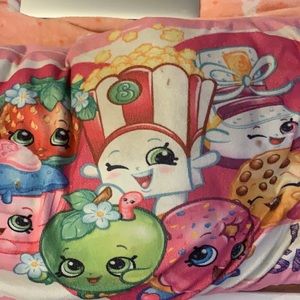 I am selling a shopkin pillow  it’s pink